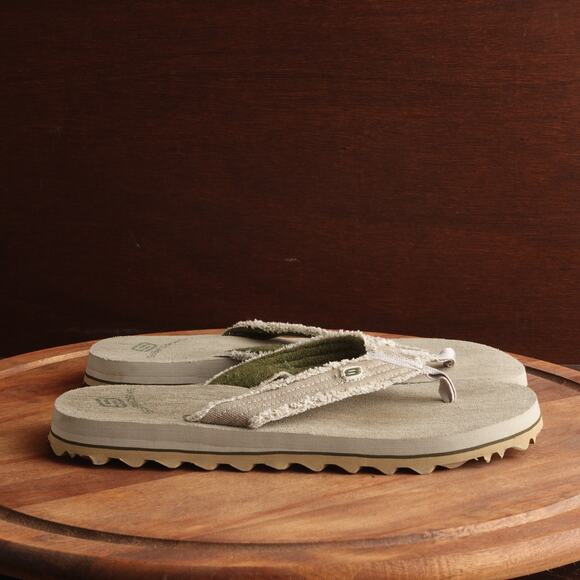 Skechers Sandals Mens Size 11.5 Beige Thong Flip Flop Beach Coastal Shoes READ - Picture 1 of 13